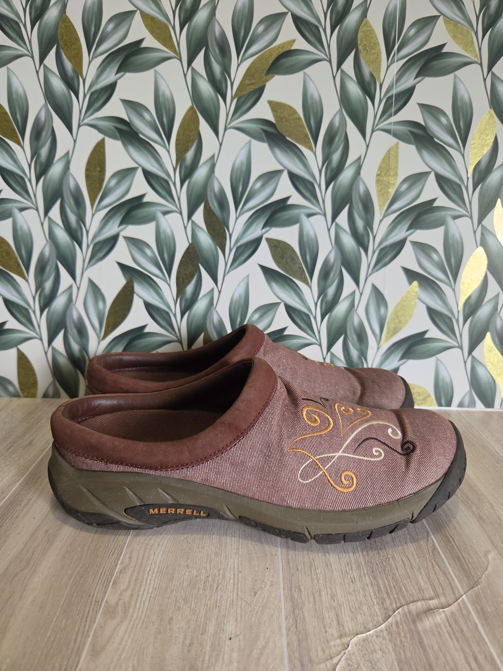 Merrell Encore Embroidered Canvas Clogs Mules Brunette Brown Women's 9.5